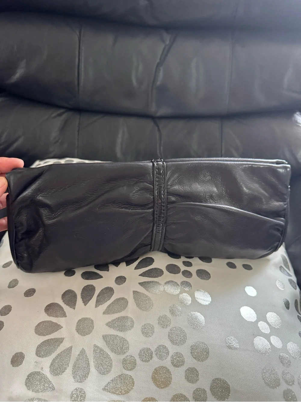 Low Start‼️tGood- Vintage - Fossil Black Leather clutch with Red & White Flora